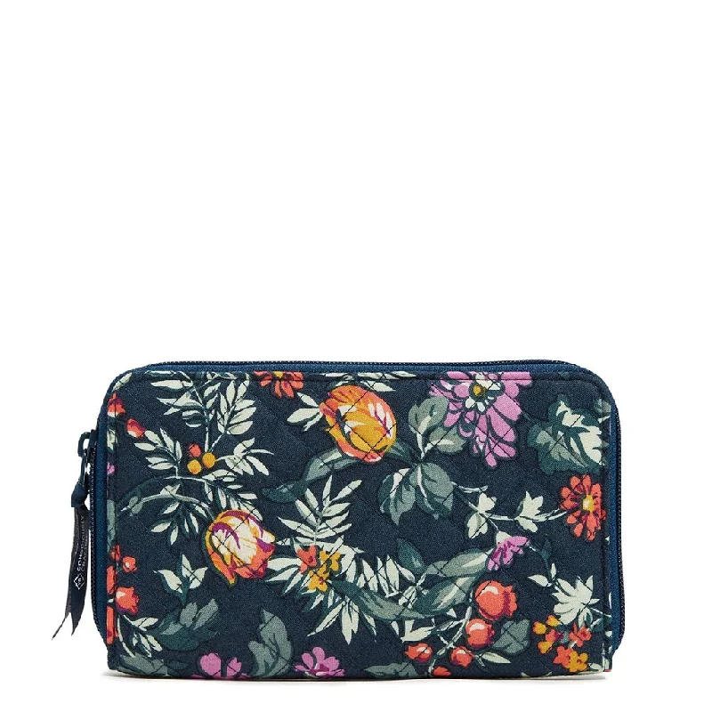 Vera Bradley : RFID Deluxe Travel Wallet in Fresh-Cut Floral Green